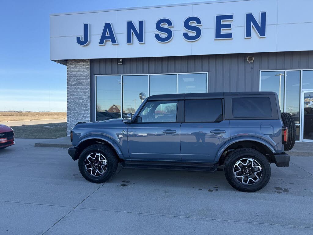 2025 Ford Bronco Outer Banks 4-Door 4WD