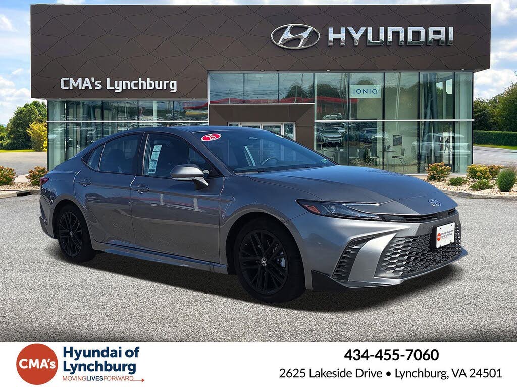 2025 Toyota Camry SE FWD