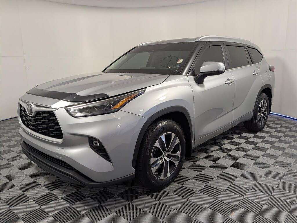 2025 Toyota Highlander XLE FWD