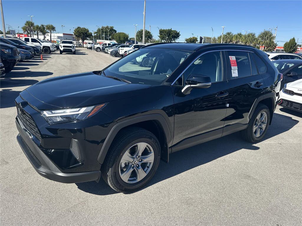 2025 Toyota RAV4 XLE FWD