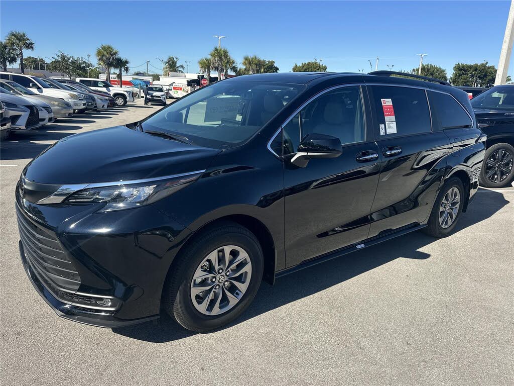 2026 Toyota Sienna XLE 8-Passenger FWD