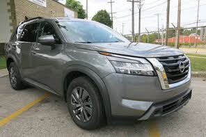 Nissan Pathfinder SV 4WD