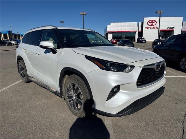 2022 Toyota Highlander XLE FWD