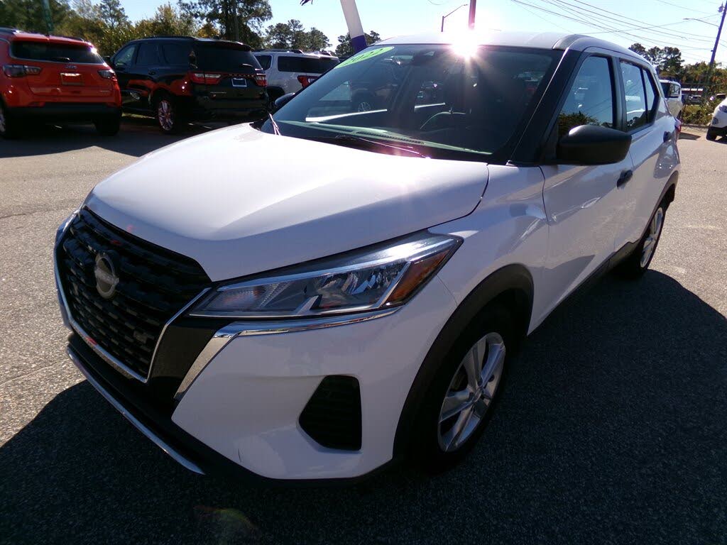 2022 Nissan Kicks S FWD