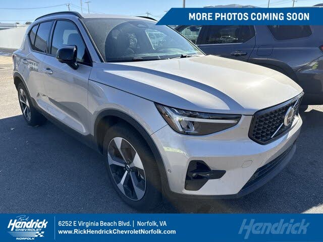 2025 Volvo XC40 B5 Plus Dark Theme AWD