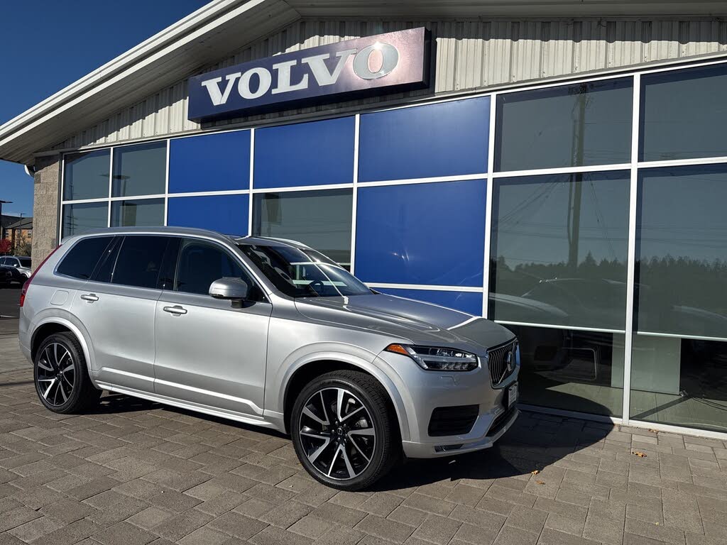 2022 Volvo XC90 T6 Momentum 7-Passenger AWD