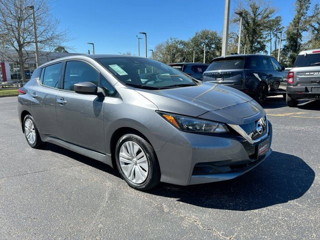 2022 Nissan LEAF S FWD