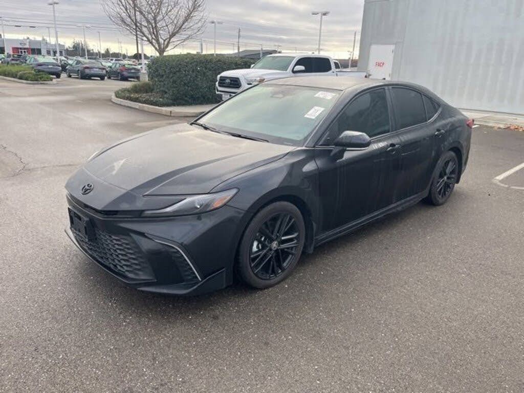 2025 Toyota Camry SE FWD