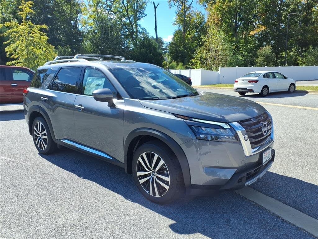 2025 Nissan Pathfinder Platinum 4WD