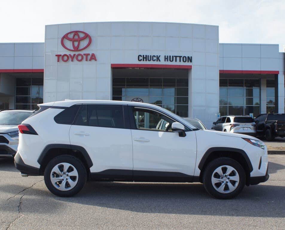 2025 Toyota RAV4 LE FWD