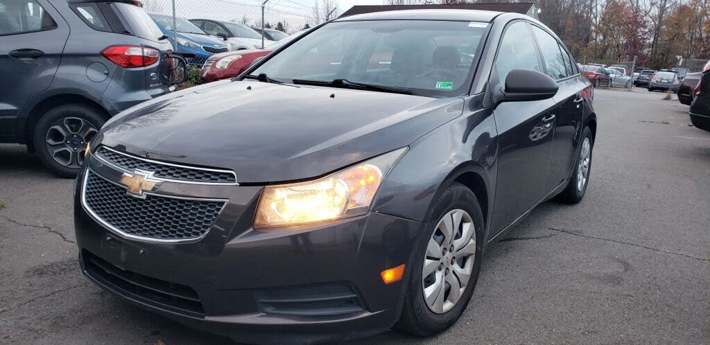 2014 Chevrolet Cruze LS Sedan FWD