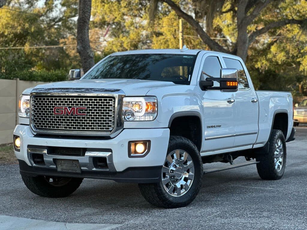 2015 GMC Sierra 2500HD Denali Crew Cab SB 4WD