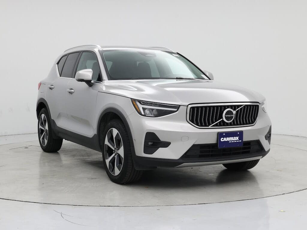 2025 Volvo XC40 B5 Plus Bright Theme AWD