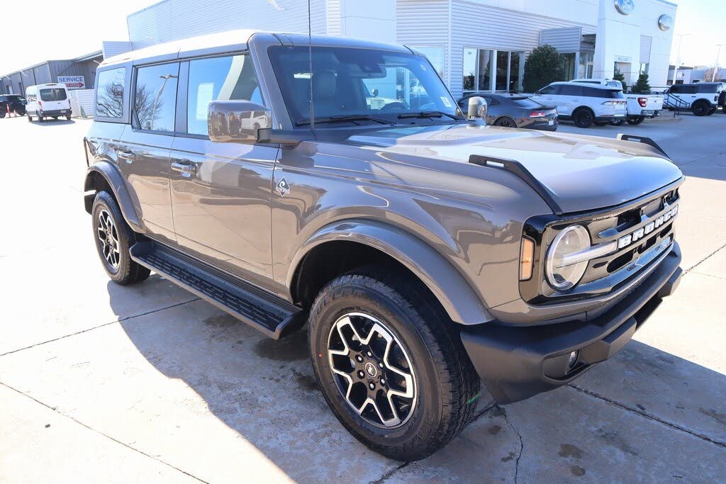 2025 Ford Bronco Outer Banks 4-Door 4WD