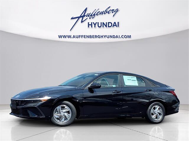 2025 Hyundai Elantra SE FWD