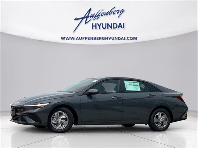 2025 Hyundai Elantra SE FWD