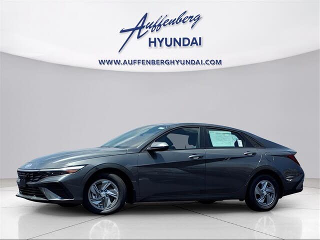 2025 Hyundai Elantra SE FWD