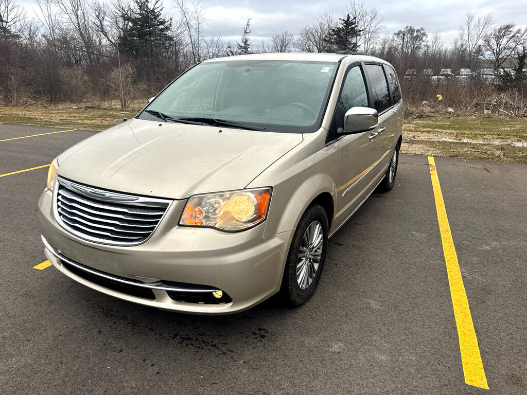 2013 Chrysler Town & Country Touring-L FWD