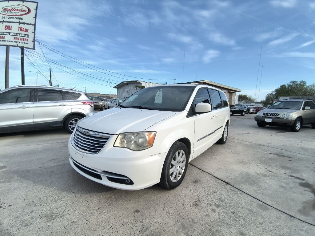 2013 Chrysler Town & Country Touring FWD