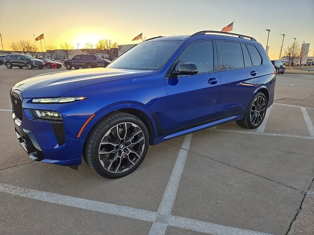 2025 BMW X7 M60i AWD