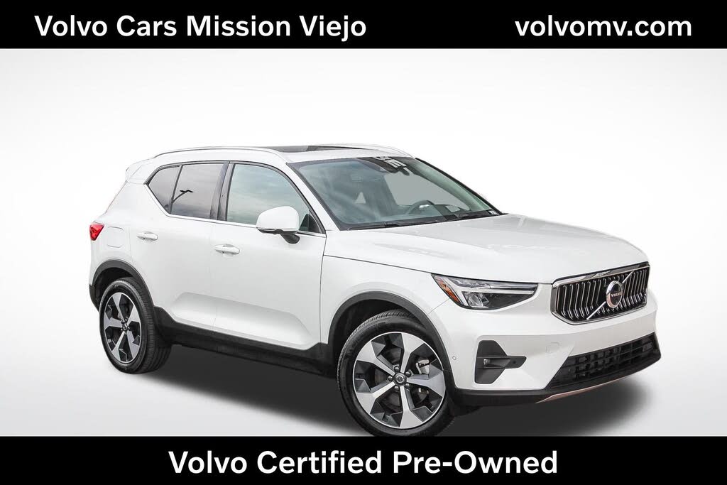 2025 Volvo XC40 B5 Plus Bright Theme AWD