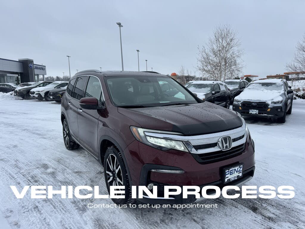 2020 Honda Pilot Touring AWD with Rear Captain's Chairs