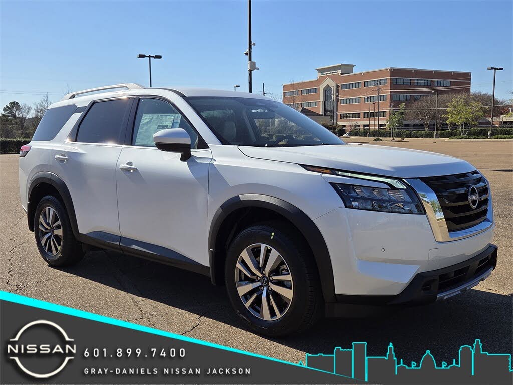 2025 Nissan Pathfinder SL FWD