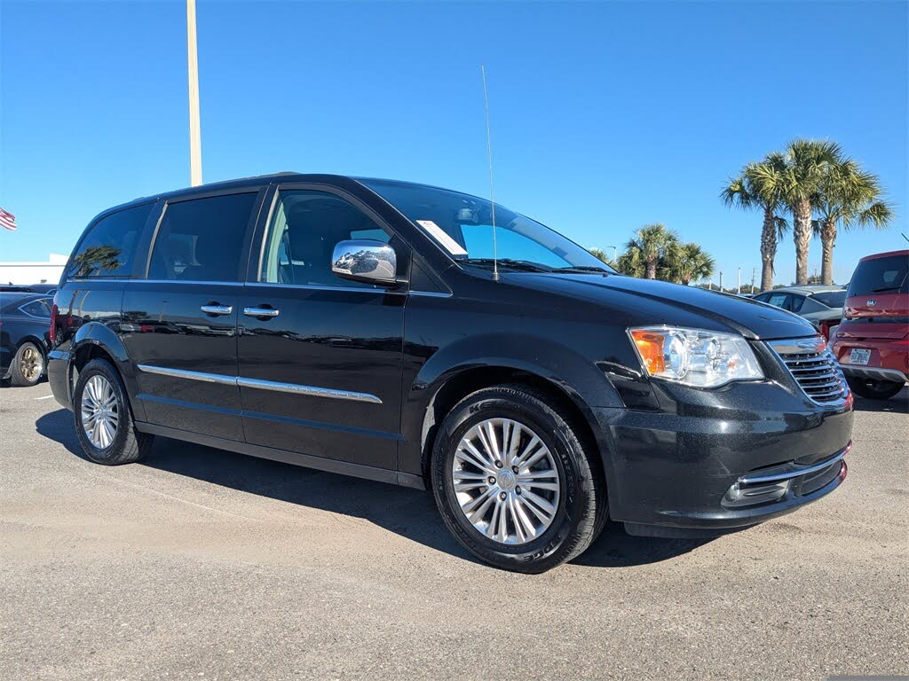 2015 Chrysler Town & Country Touring-L FWD