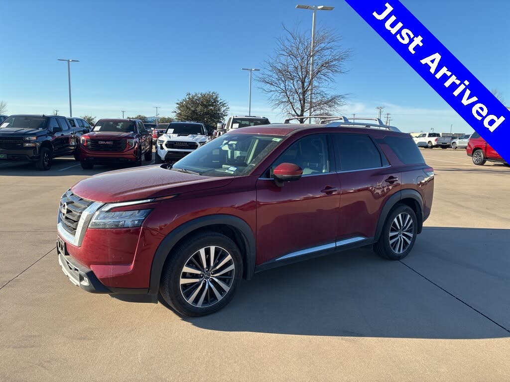 2022 Nissan Pathfinder Platinum FWD