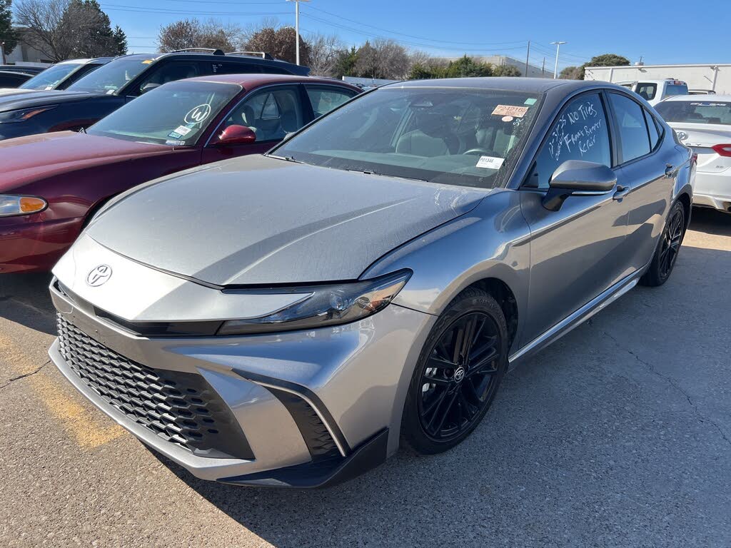2025 Toyota Camry LE FWD