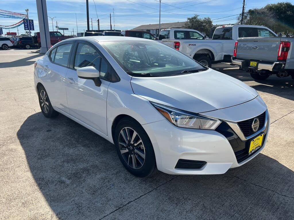 2022 Nissan Versa SV FWD