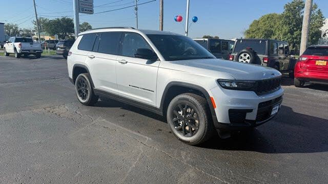 2025 Jeep Grand Cherokee L Altitude 4WD