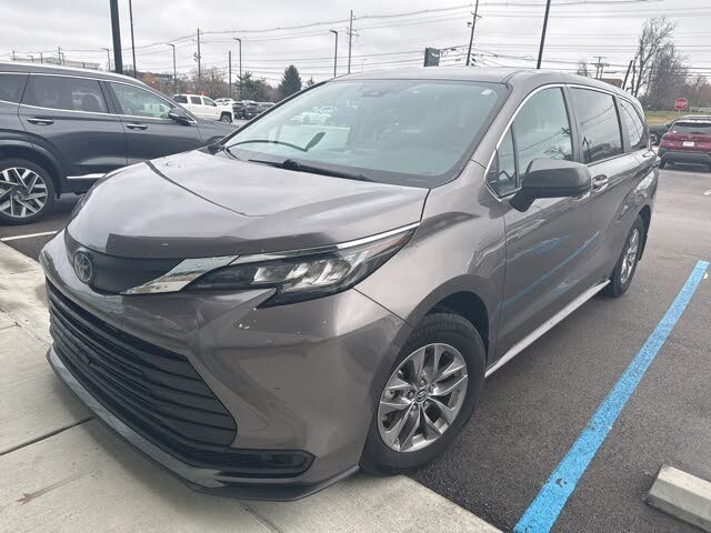 2022 Toyota Sienna LE 8-Passenger FWD