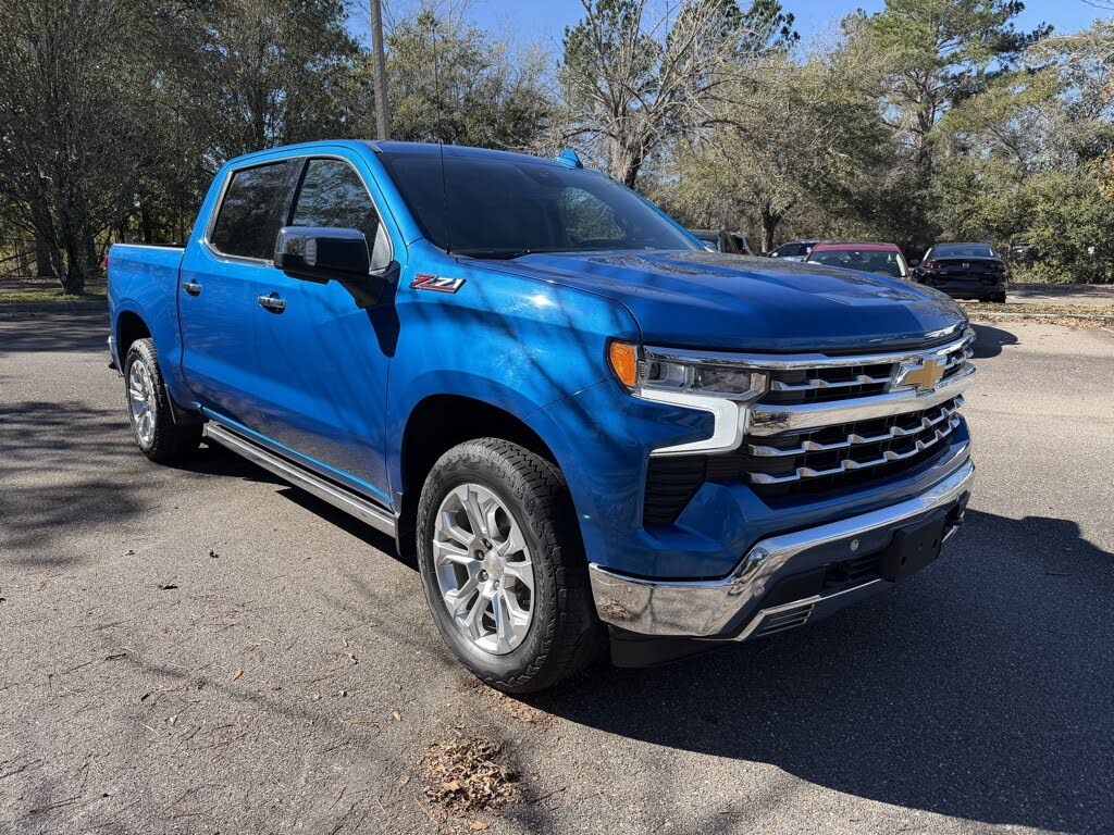 2023 Chevrolet Silverado 1500 LTZ Crew Cab 4WD