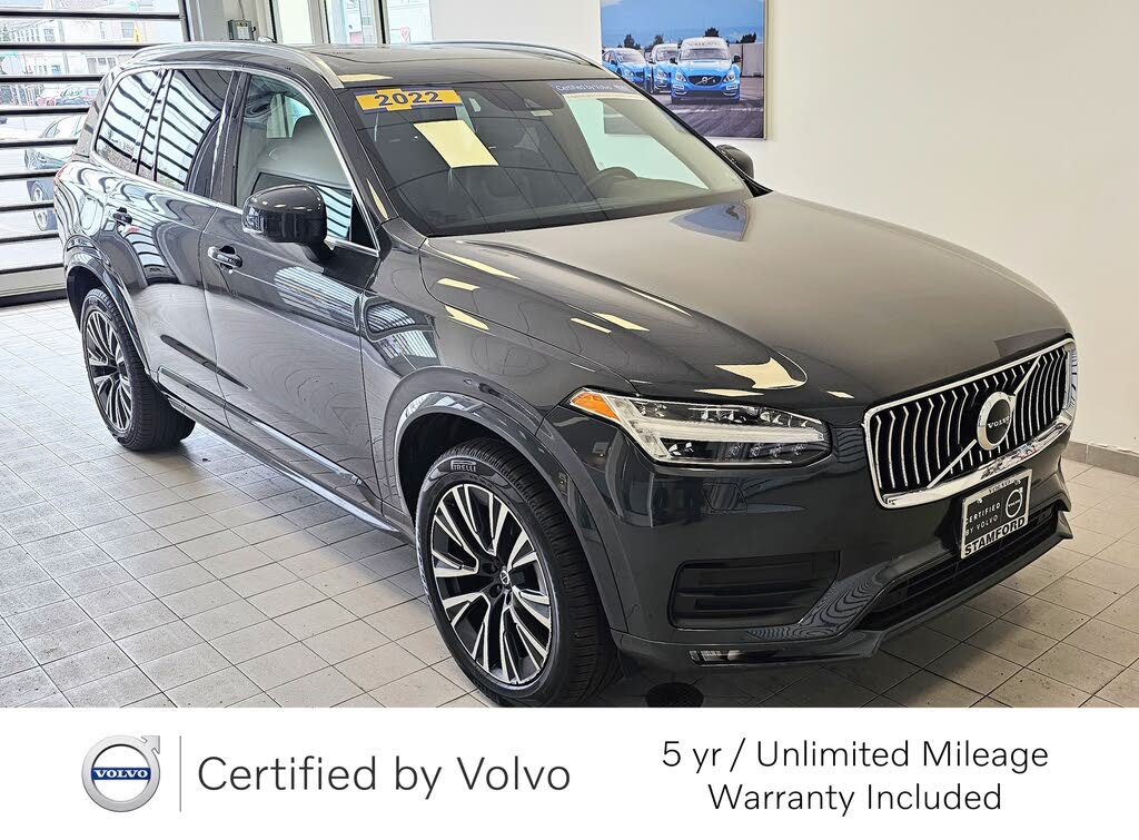 2022 Volvo XC90 T6 Momentum 7-Passenger AWD