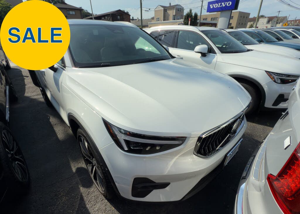 2025 Volvo XC40 B5 Ultra Bright Theme AWD