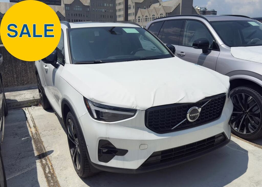 2025 Volvo XC40 B5 Ultra Dark Theme AWD