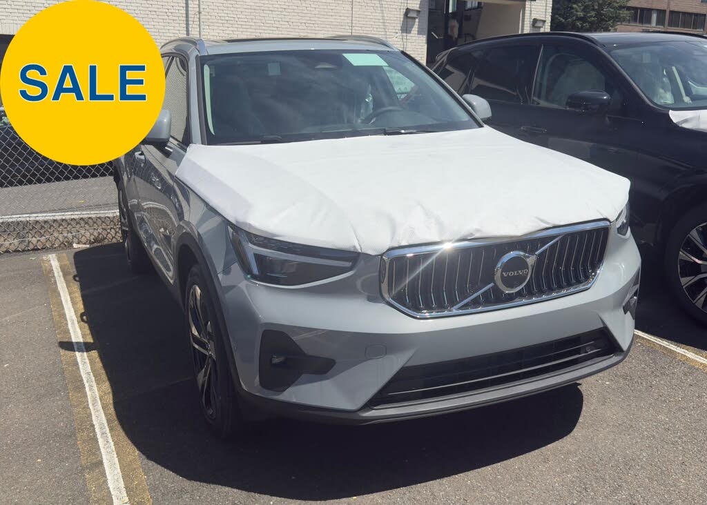 2025 Volvo XC40 B5 Ultra Bright Theme AWD