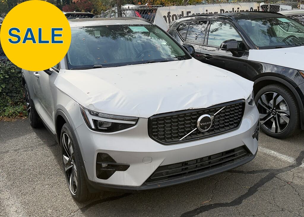 2025 Volvo XC40 B5 Ultra Dark Theme AWD