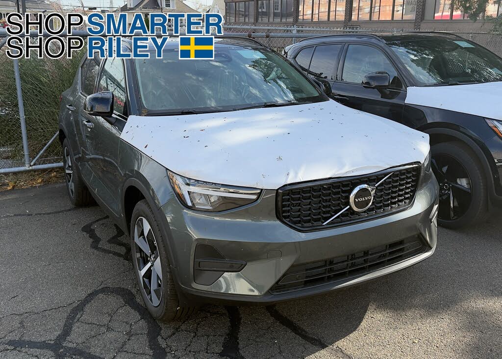 2026 Volvo XC40 B5 Core AWD