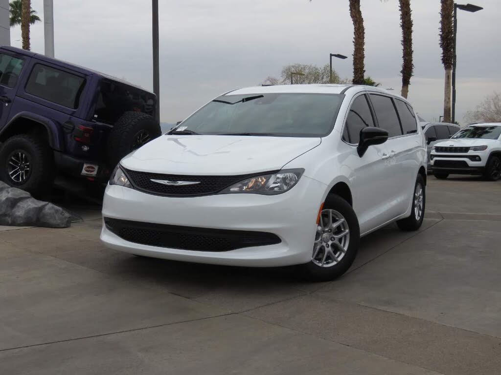 2026 Chrysler Voyager LX FWD