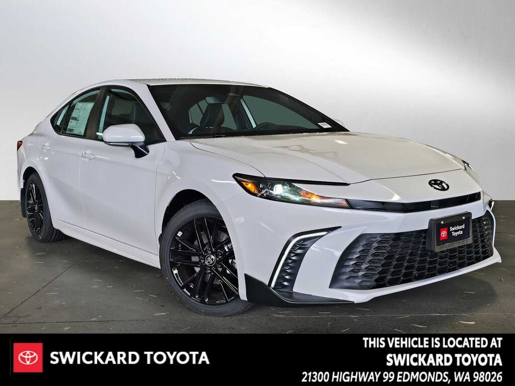 2026 Toyota Camry SE FWD