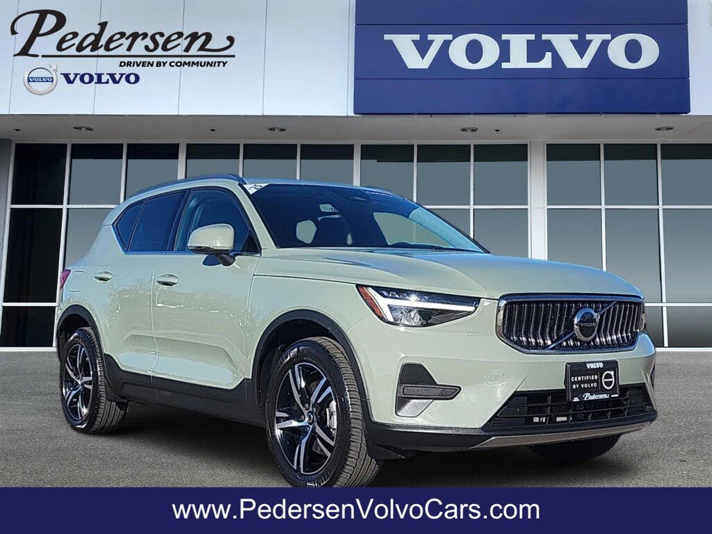 2025 Volvo XC40 B5 Core Bright Theme AWD