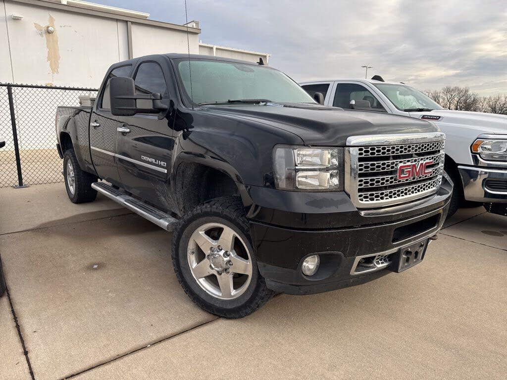 2013 GMC Sierra 2500HD Denali Crew Cab SB 4WD