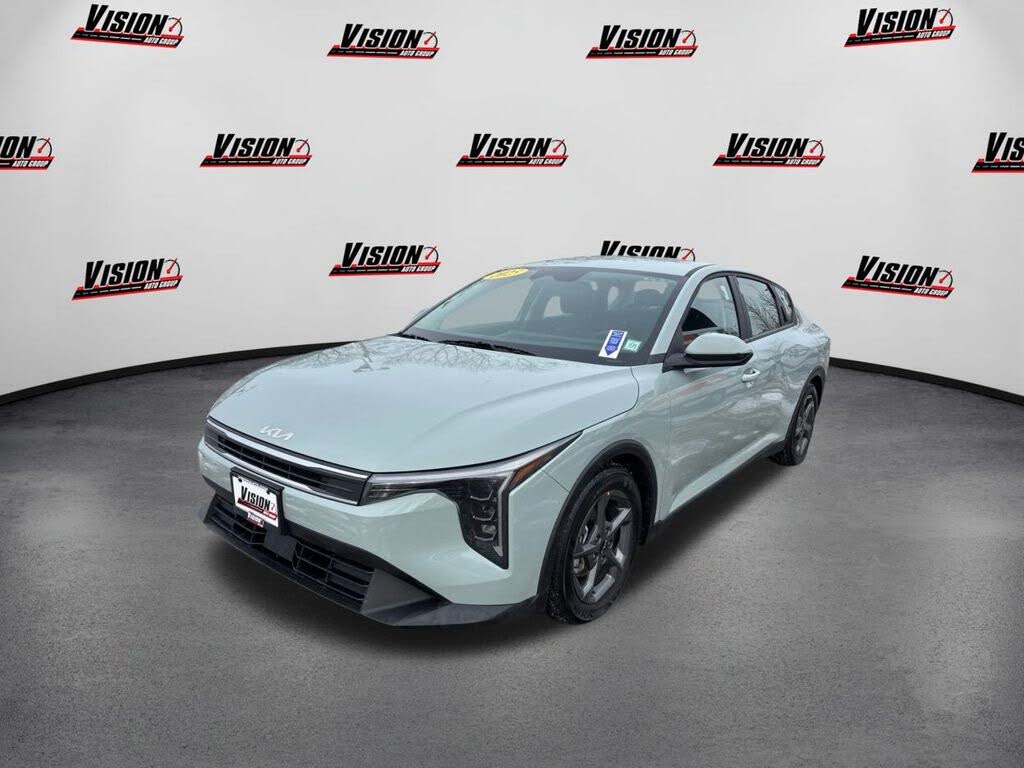 2025 Kia K4 LXS FWD