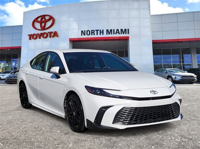 2025 Toyota Camry SE FWD