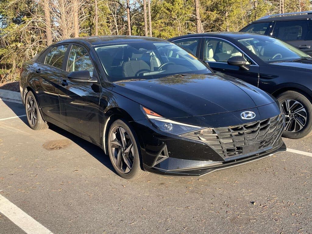 2023 Hyundai Elantra SEL FWD