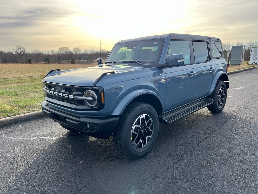 2025 Ford Bronco Outer Banks 4-Door 4WD