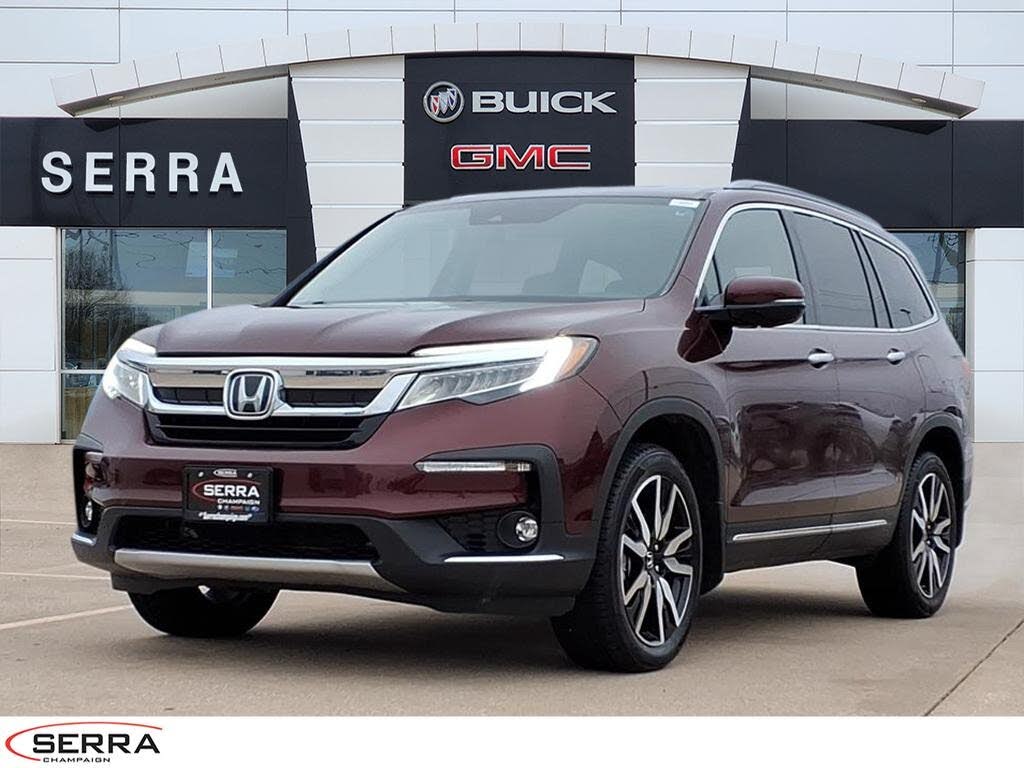 2022 Honda Pilot Touring AWD with Rear Captain's Chairs