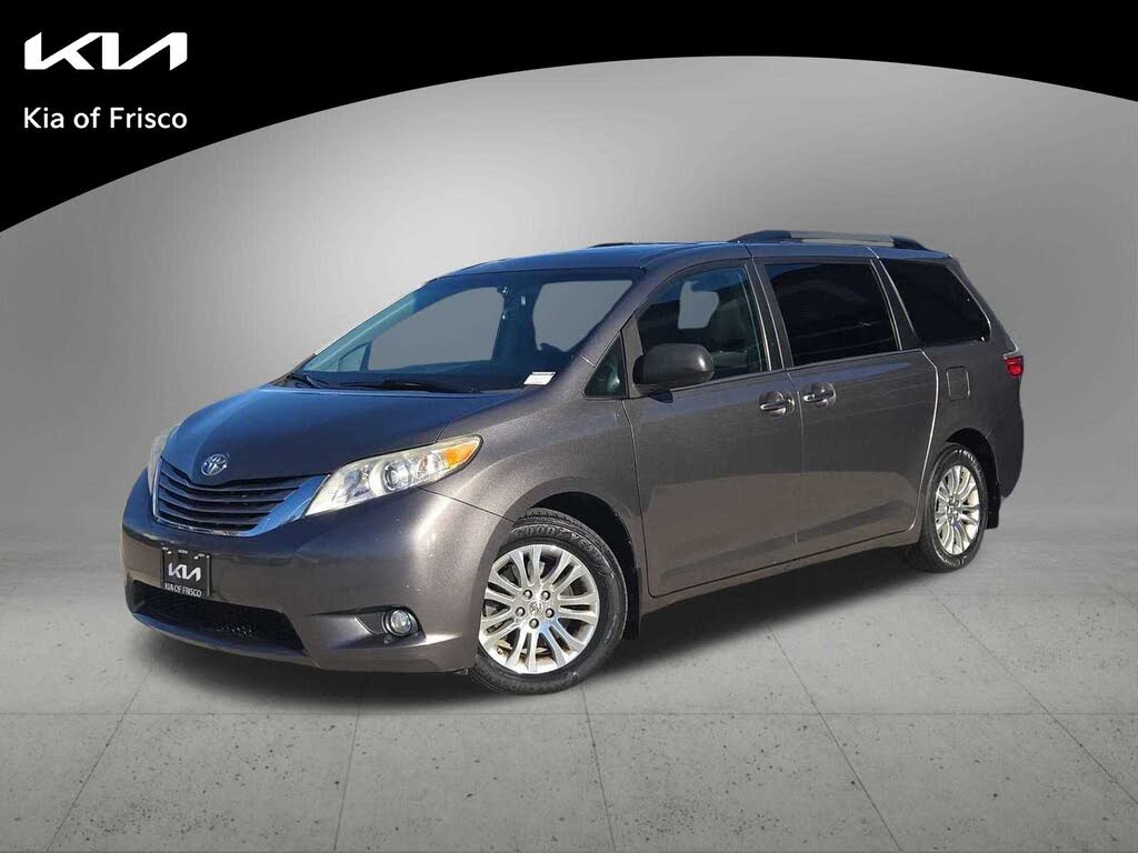 2017 Toyota Sienna XLE 7-Passenger Auto Access Seat FWD